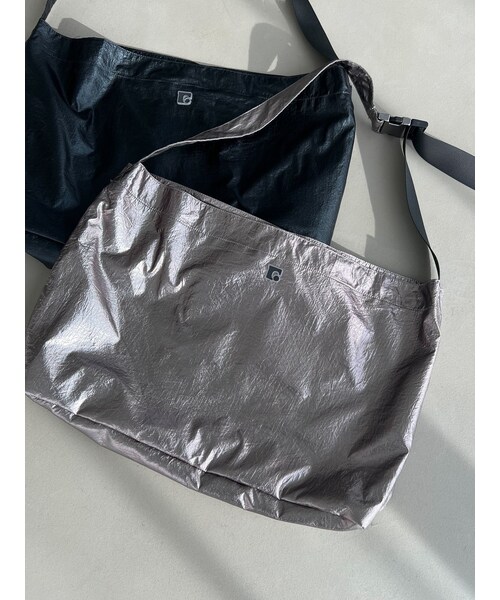 EMODA（エモダ）の「ベルトメタルトートバッグ（トートバッグ・レディース・グレー/ブラック/カーキ・F）」の4枚目の写真