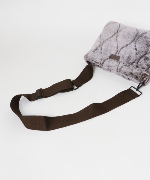 URBAN RESEARCH Sonny Label（アーバンリサーチサニーレーベル）の「LE VERNIS　ファーキルティングクラッチ（クラッチバッグ・レディース・ブラウン/ベージュ・one）」の9枚目の写真