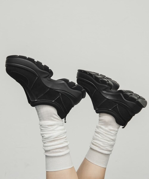 KBF（ケイビーエフ）の「ステッチデザインスリッポン（スニーカー・レディース・BROWN/BLACK・36/37/38）」の4枚目の写真