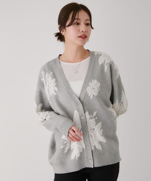 Jayro(ジャイロ)の「フラワージャガードドルマンニットカーディガン(カーディガン/ボレロ・レディース・ブラック/グレー/オフホワイト・F)」の14枚目の写真