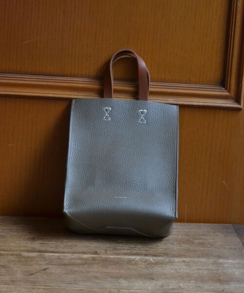 ADAM ET ROPE'（アダムエロペ）の「【HenderScheme/エンダースキーマ】paper bag small（トートバッグ・メンズ・ブラック/カーキ・F）」の3枚目の写真