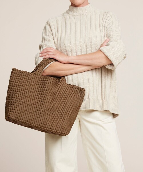 ADAM ET ROPE'(アダムエロペ)の「【NAGHEDI(ナゲディ)】ST BARTHS medium TOTE(core)(トートバッグ・レディース・ダークブラウン/ライトグレー/キャメル・F)」の17枚目の写真