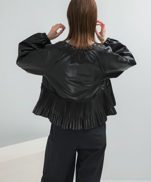 URBAN RESEARCH ROSSO（アーバンリサーチロッソ）の「MARILYN MOON　eco leather pleats jacket（ブルゾン・レディース・BLACK・Free）」の5枚目の写真
