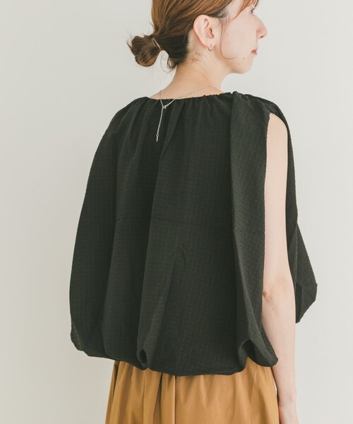 ITEMS URBANRESEARCH（アイテムズ アーバンリサーチ）の「バルーンスリーブノースリブラウス（シャツ/ブラウス・レディース・OFF/OFF×BLK/BLK・FREE）」の15枚目の写真