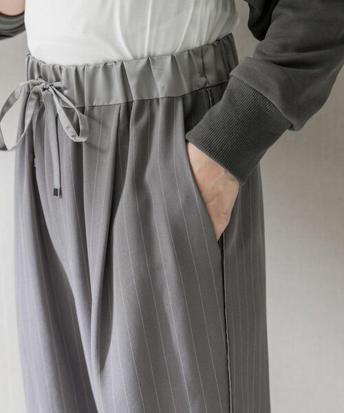 URBAN RESEARCH ROSSO（アーバンリサーチロッソ）の「ピンストライプイージーパンツ（その他パンツ・レディース・L.BEIGE/CHARCOAL・FREE）」の19枚目の写真