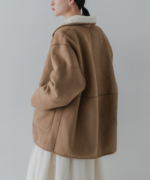 URBAN RESEARCH（アーバンリサーチ）の「ECOPELフェイクムートンリバーシブルコート（ムートンコート・レディース・IVO×CML/BRN×BRN/OFF×GREGE・Free）」の12枚目の写真