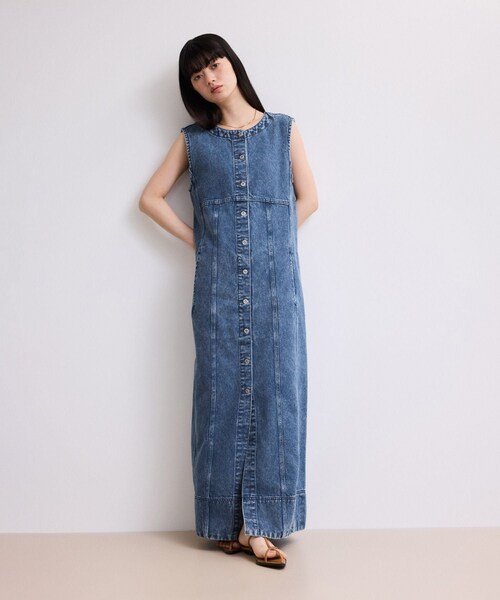 ADAM ET ROPE'（アダムエロペ）の「【WEB限定】ライトデニムスリーブレスワンピース（ワンピース・レディース・ブルー/サックス・36/38）」の7枚目の写真