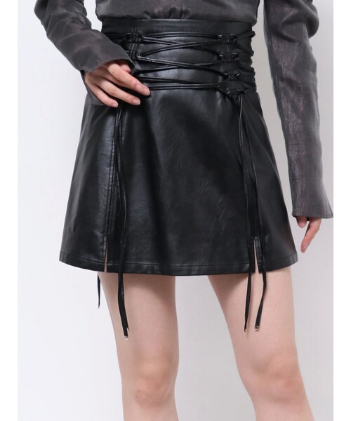 EATME（イートミー）の「フェイクレザーレースアップミニスカート（スカート・レディース・アイボリー/ブラック/シルバー・S/M）」の5枚目の写真