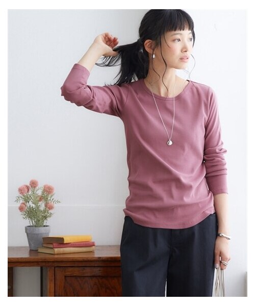nissen（ニッセン）の「綿100%フライス素材クルーネックロングTシャツ（Tシャツ/カットソー・レディース・黒/オフホワイト/チャコール/ダスティーピンク/ディープグリーン/ワイン/カーキグレー/ライトグレー/ブルー/コーラルピンク/ピスタチオ/ラベンダー/ミントグリーン・S/M/L/LL/3L）」の21枚目の写真