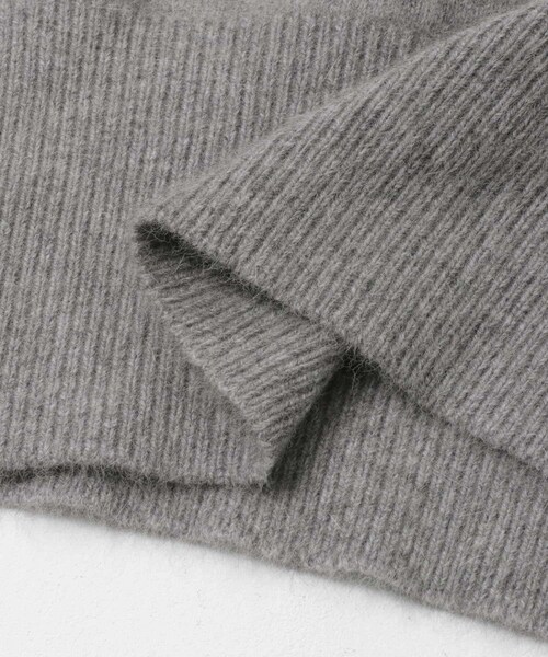 URBAN RESEARCH ROSSO（アーバンリサーチロッソ）の「エアリーニット2WAYネックプルオーバー（ニット/セーター・レディース・GRAY/BEIGE・Free）」の14枚目の写真