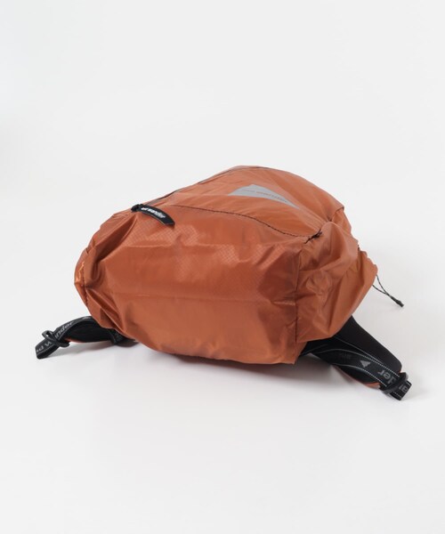 EKAL(エカル)の「and wander SIL DAYPACK(バックパック/リュック・メンズ・BLACK/D.ORANGE/YELLOW GRN・One)」の13枚目の写真