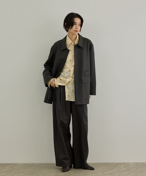 ADAM ET ROPE'(アダムエロペ)の「ラムレザーカバーオール / セットアップ対応(カバーオール・レディース・ダークブラウン/ベージュ・F)」の5枚目の写真