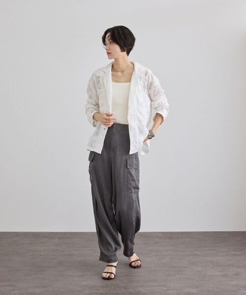 ADAM ET ROPE'(アダムエロペ)の「【WEB限定】刺繍レースパッチワークシャツジャケット/ セットアップ対応(テーラードジャケット・レディース・ブラック/ホワイト・F)」の7枚目の写真