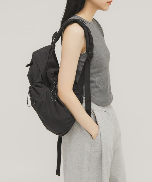 KBF（ケイビーエフ）の「アウトポケットナイロンバックパック（バックパック/リュック・レディース・PINK/BEIGE/BLACK・One）」の4枚目の写真