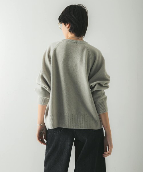 URBAN RESEARCH（アーバンリサーチ）の「カシミヤ強縮クルーネックニット（ニット/セーター・レディース・BEIGE/LIGHT GRAY/TOP GRAY/RED・FREE）」の11枚目の写真