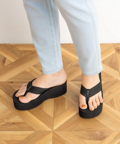 URBAN RESEARCH Sonny Label（アーバンリサーチサニーレーベル）の「REEF　SANDY HI（サンダル・レディース・BLACK・6/7）」の4枚目の写真