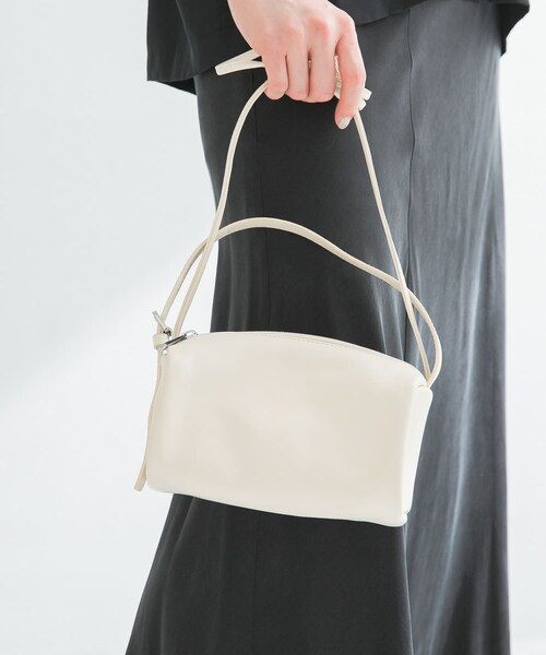 URBAN RESEARCH（アーバンリサーチ）の「LEATHER SQUARE SHOULDER（ショルダーバッグ・レディース・IVORY/BLACK・-）」の3枚目の写真