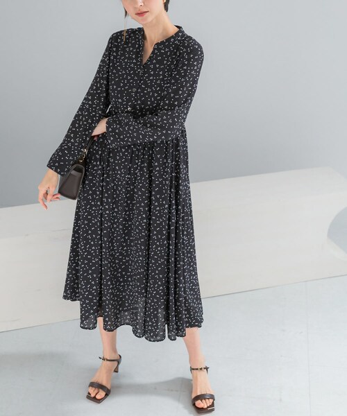 URBAN RESEARCH ROSSO（アーバンリサーチロッソ）の「『WEB限定』ランダムドットボリュームワンピース（ワンピース・レディース・NAVY/BLACK・Free）」の10枚目の写真