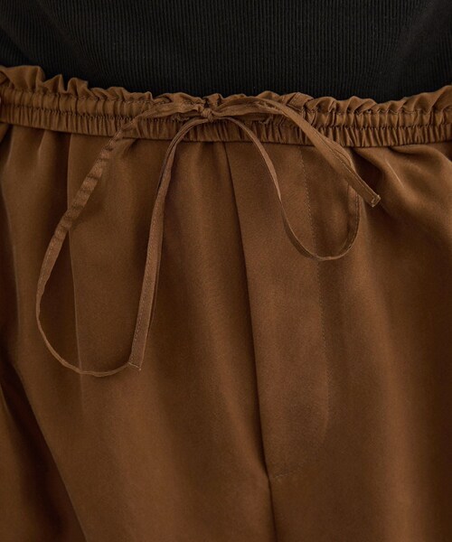 ADAM ET ROPE'(アダムエロペ)の「GENTLE SILK パンツ / セットアップ対応・新色追加(シャツ/ブラウス・レディース・ブラック/ブラウン・M/S)」の19枚目の写真