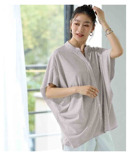 nissen（ニッセン）の「＜大きいサイズ＞涼やか美ラクRUタッチバンドカラードルマンスリーブチュニックブラウス（接触冷感・抗菌防臭・UVカット・遮熱）（シャツ/ブラウス・レディース・黒/チャコールグレー/グレージュ/オフホワイト×黒系ストライプ・L~LL相当/3L~4L相当/5L~6L相当/8L相当/10L相当）」の7枚目の写真