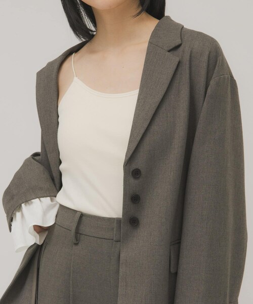 KBF（ケイビーエフ）の「スパゲティストラップカップ付きキャミ（キャミソール・レディース・IVORY/KHAKI/CHARCOAL/OFF/BLACK・One）」の9枚目の写真