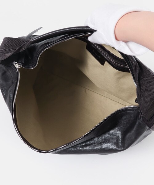 URBAN RESEARCH（アーバンリサーチ）の「LEMAIRE　BERLINGOT HOBO BAG（ハンドバッグ・メンズ・D C BR490・One）」の7枚目の写真