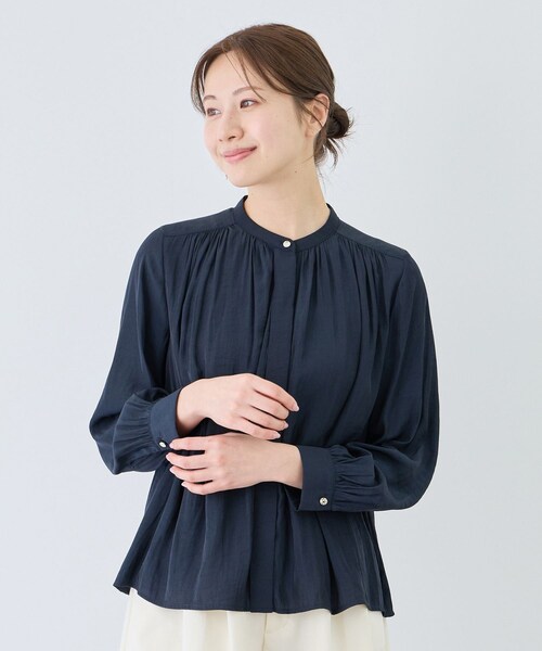 Jayro(ジャイロ)の「パウダーサテンブラウス(シャツ/ブラウス・レディース・グレー系/ライトグリーン/ネイビー/ピンク・M)」の3枚目の写真