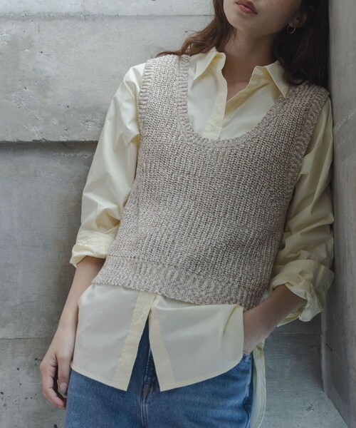 URBAN RESEARCH Sonny Label（アーバンリサーチサニーレーベル）の「メランジテープヤーンUネックニットベスト（ベスト・レディース・グレー系/ベージュ系・Free）」の16枚目の写真