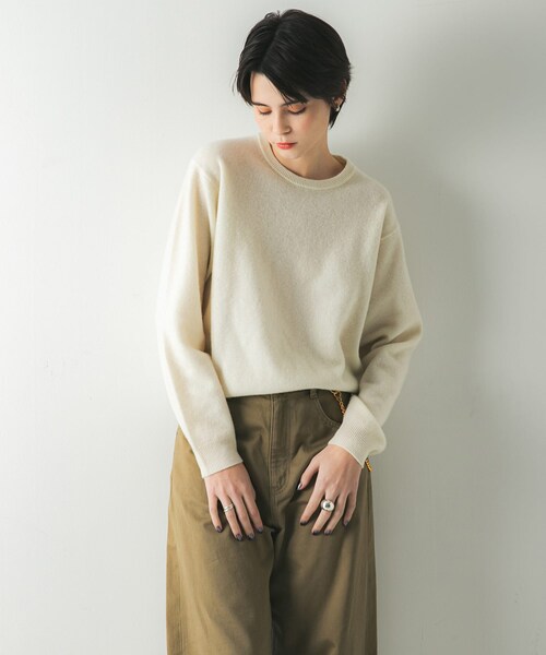 URBAN RESEARCH(アーバンリサーチ)の「ウール100 クルーネックソフトニット(ニット/セーター・レディース・OFF WHITE/BLUE/GRAY/BLACK・Free)」の10枚目の写真