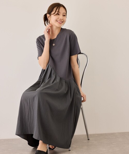 Jayro(ジャイロ)の「ジャージーアシメ切替ワンピース(ワンピース・レディース・ブラック/チャコール・F)」の2枚目の写真