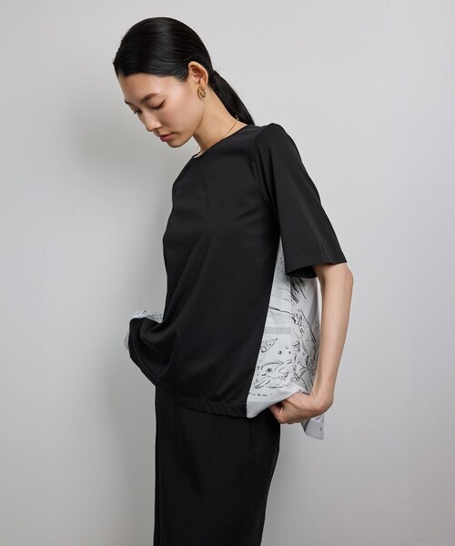 ROPE'（ロペ）の「【洗える】【YUKO SAEKI for ROPE'・コラボ】スカーフ柄プリント Aラインカットソー（Tシャツ/カットソー・レディース・ブラック/オフホワイト・F）」の8枚目の写真