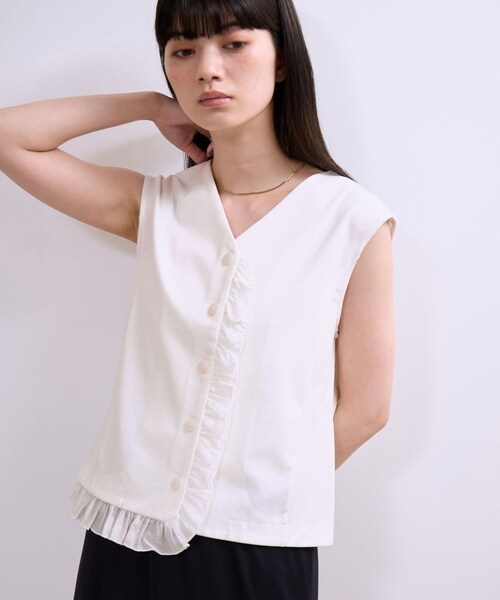 ADAM ET ROPE'(アダムエロペ)の「【WEB限定】・【定番】ラッフルコンビスリーブレストップス(Tシャツ/カットソー・レディース・ブラック/ブラック系/ホワイト・F)」の4枚目の写真