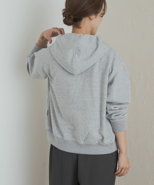 URBAN RESEARCH DOORS(アーバンリサーチドアーズ)の「commpost 反毛裏毛ジップフーディ(パーカー・レディース・TOP GRAY・S)」の4枚目の写真