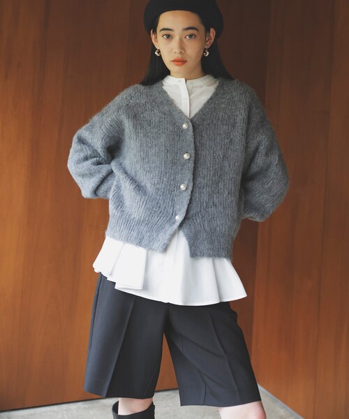 VIS（ビス）の「パールボタンVネック片畦ニットカーディガン
