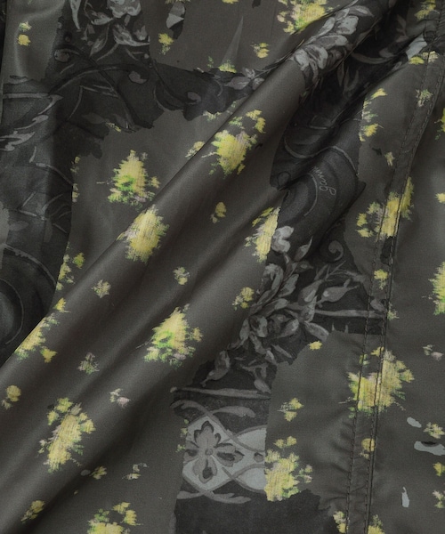 ADAM ET ROPE'(アダムエロペ)の「【GANNI(ガニー)】Printed Flyweight Nylon Relaxed Elastic Pants(カーゴパンツ・レディース・ブラック・36)」の11枚目の写真