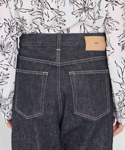 ROPE'(ロペ)の「ストレッチデニムストレートパンツ(デニムパンツ・レディース・ネイビー/ブルー・36/38/40)」の19枚目の写真
