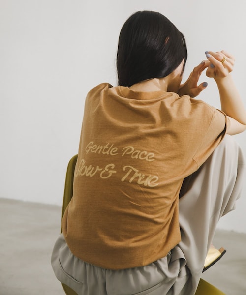 URBAN RESEARCH DOORS(アーバンリサーチドアーズ)の「Printed Loose T-shirts(Tシャツ/カットソー・レディース・NATURAL/TAN・Free)」の1枚目の写真