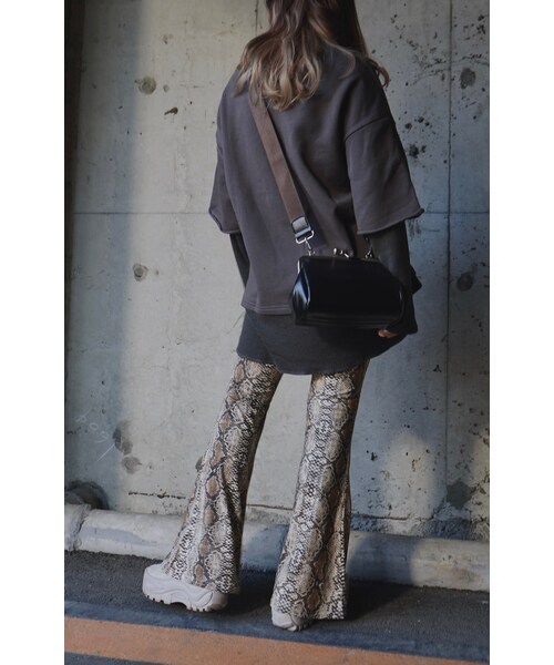A.D.G（エーディージー）の「Python Easy Flare Pants (beige)（その他パンツ・レディース・ベージュ・FREE）」の2枚目の写真