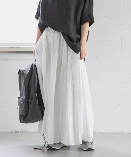 URBAN RESEARCH DOORS(アーバンリサーチドアーズ)の「FORK&SPOON ナイロンギャザースカート(スカート・レディース・BLACK/OFF/LIGHTBEIGE・1/2)」の6枚目の写真