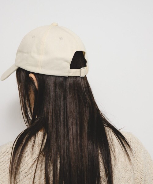 KBF（ケイビーエフ）の「バイカラーエンブロイダリーCAP（キャップ・レディース・IVORY/MOSS GREEN/NAVY・one）」の8枚目の写真