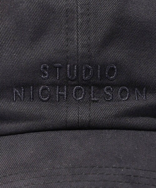 ADAM ET ROPE'(アダムエロペ)の「【STUDIO NICHOLSON/スタジオニコルソン】LOGO CAP SNM(キャップ・メンズ・ベージュ/ネイビー・F)」の7枚目の写真