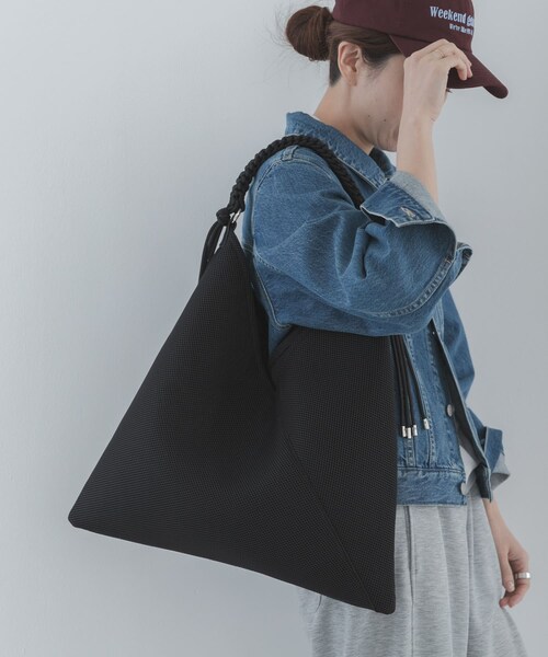 URBAN RESEARCH Sonny Label（アーバンリサーチサニーレーベル）の「LE VERNIS　パラコードハンドルメッシュバッグ（ハンドバッグ・レディース・ブラック・One）」の2枚目の写真