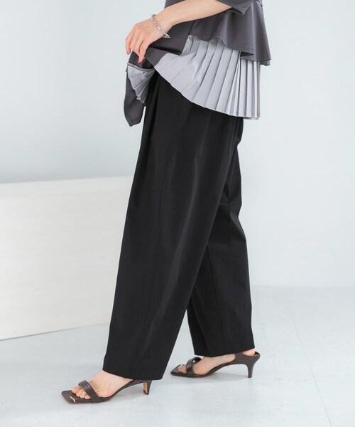 URBAN RESEARCH ROSSO（アーバンリサーチロッソ）の「ELENDEEK　EASY TUCK COCOON PANTS（その他パンツ・レディース・O.WHT/BLK/MNT/BRN・1/2）」の5枚目の写真
