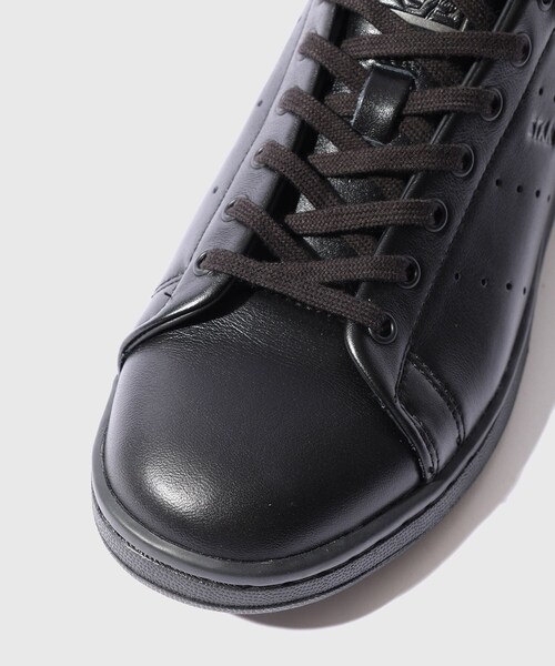 ADAM ET ROPE'(アダムエロペ)の「【adidas/アディダス】STANSMITH LUX(スニーカー・メンズ・ブラック・26.0/26.5/27.0/27.5/28.0)」の7枚目の写真