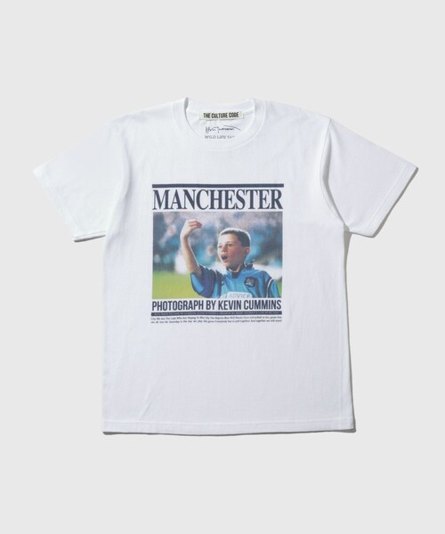 ADAM ET ROPE'(アダムエロペ)の「【THE CULTURE CODE × Kevin Cummins for WILD LIFE TAILOR】T-SHIRT MANCHESTER CITY - BOY(Tシャツ/カットソー・メンズ・ブラック/ホワイト・L/M/XL)」の21枚目の写真