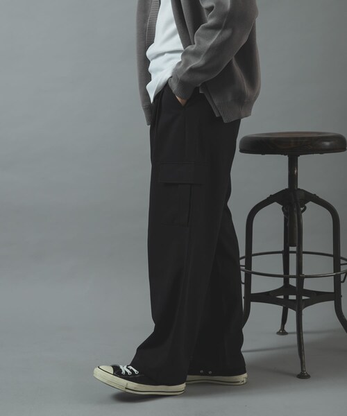 ITEMS URBANRESEARCH(アイテムズ アーバンリサーチ)の「TRテーパードクリーンカーゴパンツ(その他パンツ・メンズ・BLACK/OLIVE GRAY/MOCHA BRN・M/L)」の7枚目の写真