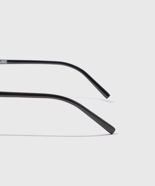 ADAM ET ROPE'(アダムエロペ)の「【ISNESS MUSIC/イズネス ミュージック】INDIA SUNGLASSES(サングラス・メンズ・ライトグレー/パープル・F)」の8枚目の写真