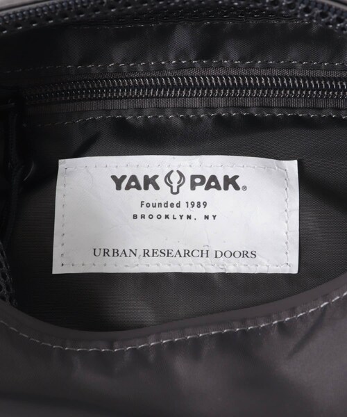 URBAN RESEARCH DOORS（アーバンリサーチドアーズ）の「『別注』YAKPAK×DOORS　SHOULDER BAG S（ショルダーバッグ・メンズ・BLACK/CHARCOAL/GRAY/YELLOW・-）」の16枚目の写真