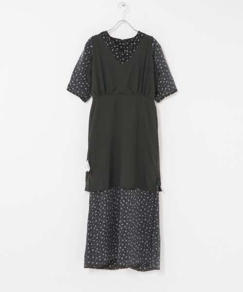 URBAN RESEARCH ROSSO（アーバンリサーチロッソ）の「『WEB限定』Vネックストレートフラワープリントワンピース（ワンピース・レディース・BLACK/BROWN・Free）」の8枚目の写真
