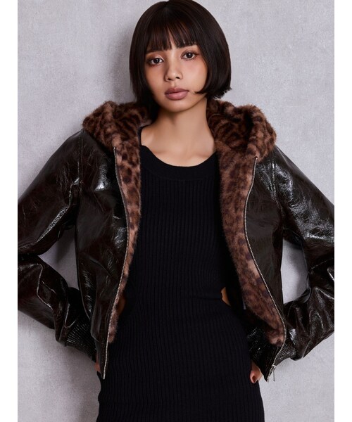 GYDA（ジェイダ）の「Hoodie Fake Leatherコート（ダウンジャケット/コート・レディース・アイボリー/ブラック/ミックス・F）」の14枚目の写真